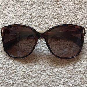 Tahari sunglasses